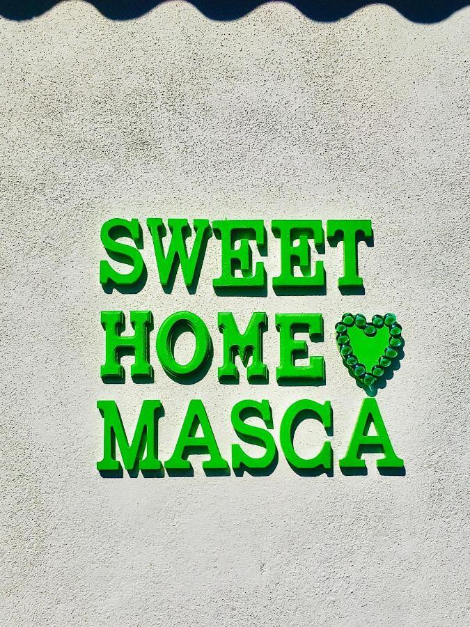 Sweet Home Masca Luaran gambar
